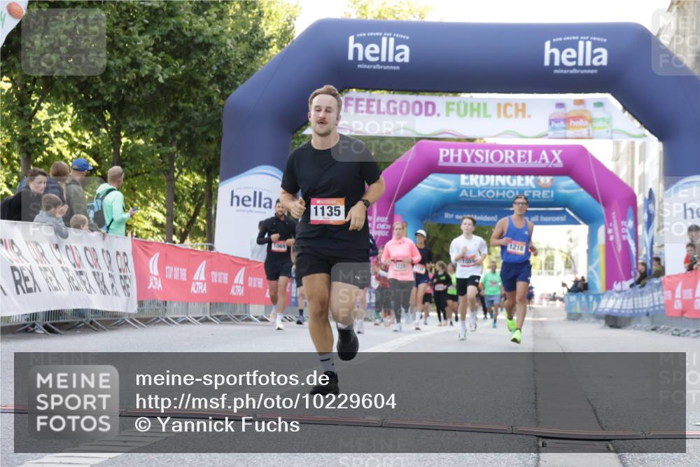 06.09.2026 - CURREX Alsterlauf Yannick Fuchs http://msf.ph/oto/10229604 06.09.2026 11:47:40 Ziel 1083, 1085, 1135, 1194, 1218, 1333, 8070, 8139, 8236 meine-sportfotos.de