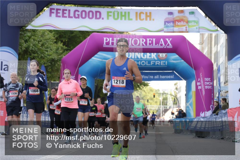 06.09.2026 - CURREX Alsterlauf Yannick Fuchs http://msf.ph/oto/10229607 06.09.2026 11:47:42 Ziel 1059, 1083, 1085, 1135, 1194, 1218, 1333, 8070, 8139 meine-sportfotos.de