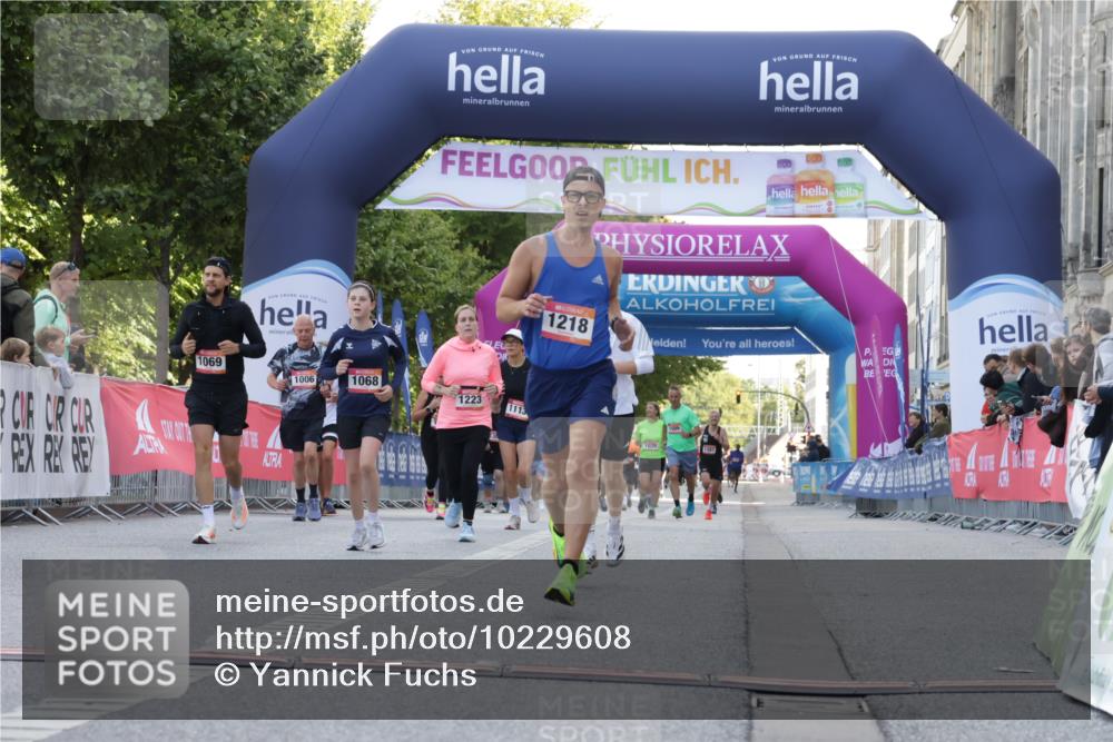 06.09.2026 - CURREX Alsterlauf Yannick Fuchs http://msf.ph/oto/10229608 06.09.2026 11:47:43 Ziel 1059, 1083, 1085, 1135, 1194, 1218, 1333, 8070, 8139 meine-sportfotos.de