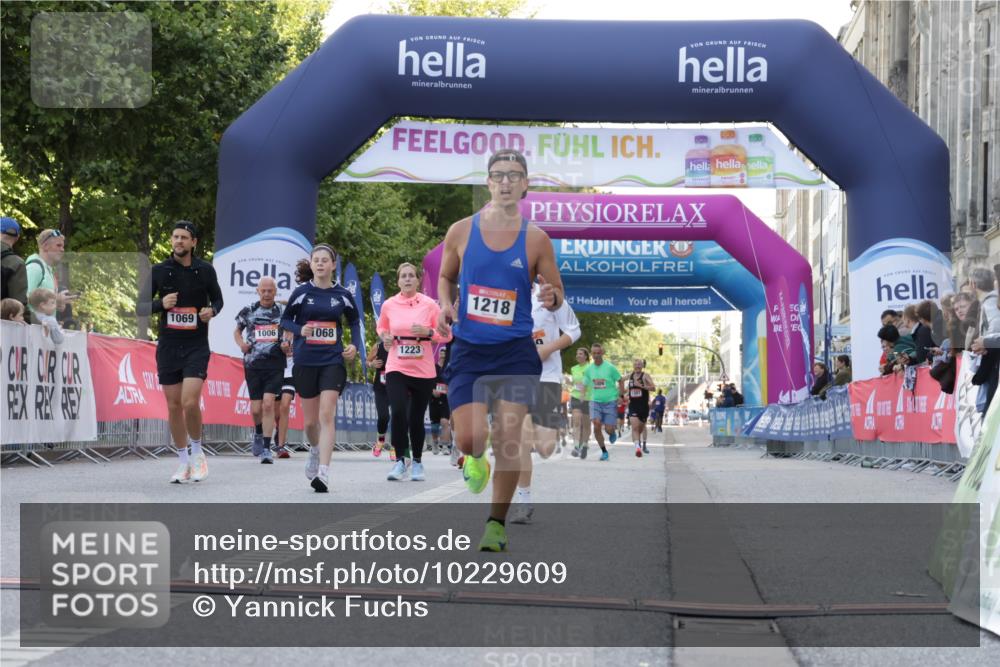06.09.2026 - CURREX Alsterlauf Yannick Fuchs http://msf.ph/oto/10229609 06.09.2026 11:47:44 Ziel 1059, 1068, 1069, 1135, 1218, 1333, 8070, 8139 meine-sportfotos.de