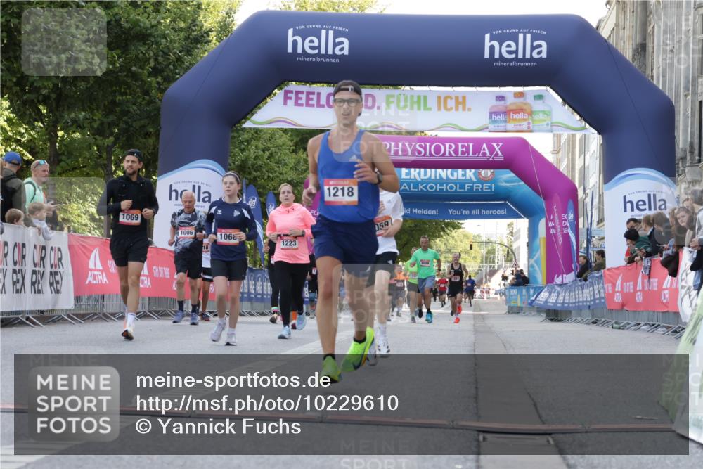 06.09.2026 - CURREX Alsterlauf Yannick Fuchs http://msf.ph/oto/10229610 06.09.2026 11:47:44 Ziel 1059, 1068, 1069, 1135, 1218, 1333, 8070, 8139 meine-sportfotos.de