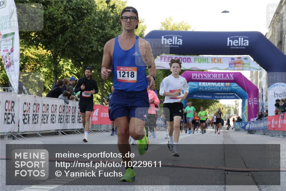 06.09.2026 - CURREX Alsterlauf Yannick Fuchs http://msf.ph/oto/10229611 06.09.2026 11:47:45 Ziel 1059, 1068, 1069, 1135, 1218, 1223, 1333, 8070, 8139 meine-sportfotos.de