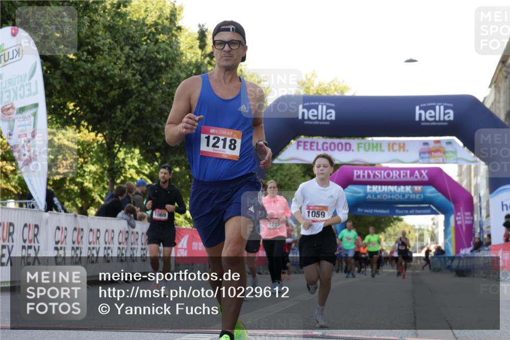 06.09.2026 - CURREX Alsterlauf Yannick Fuchs http://msf.ph/oto/10229612 06.09.2026 11:47:45 Ziel 1059, 1068, 1069, 1135, 1218, 1223, 1333, 8070, 8139 meine-sportfotos.de
