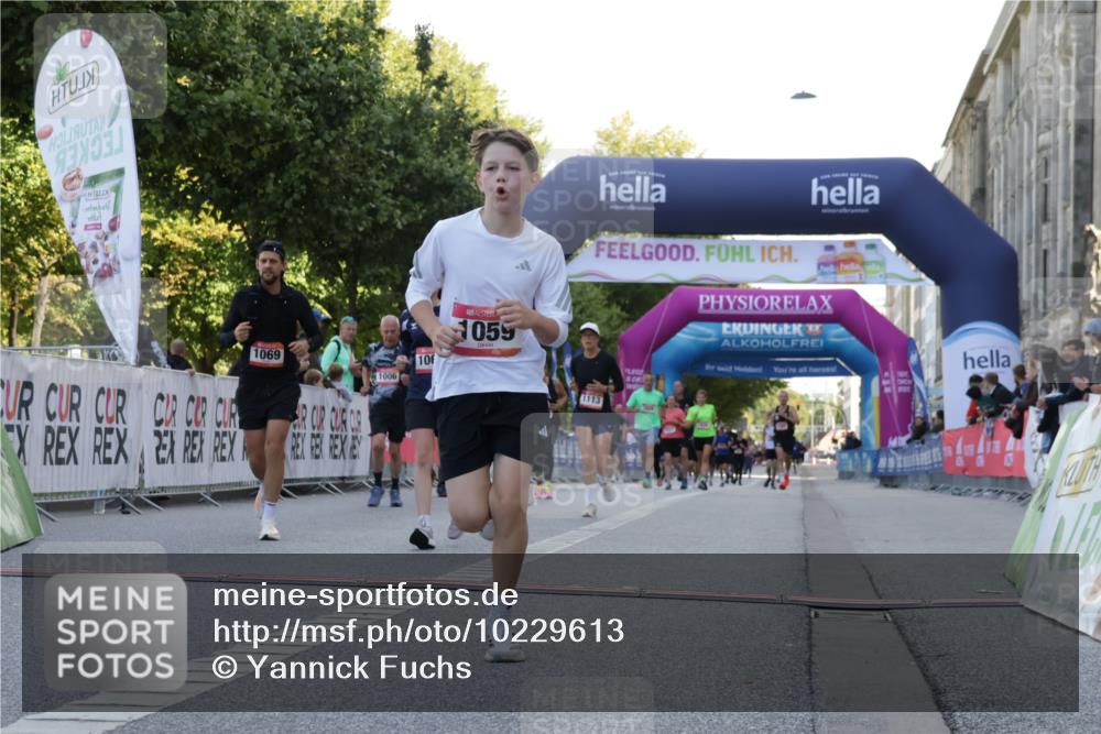 06.09.2026 - CURREX Alsterlauf Yannick Fuchs http://msf.ph/oto/10229613 06.09.2026 11:47:47 Ziel 1006, 1059, 1068, 1069, 1135, 1218, 1223, 8139 meine-sportfotos.de