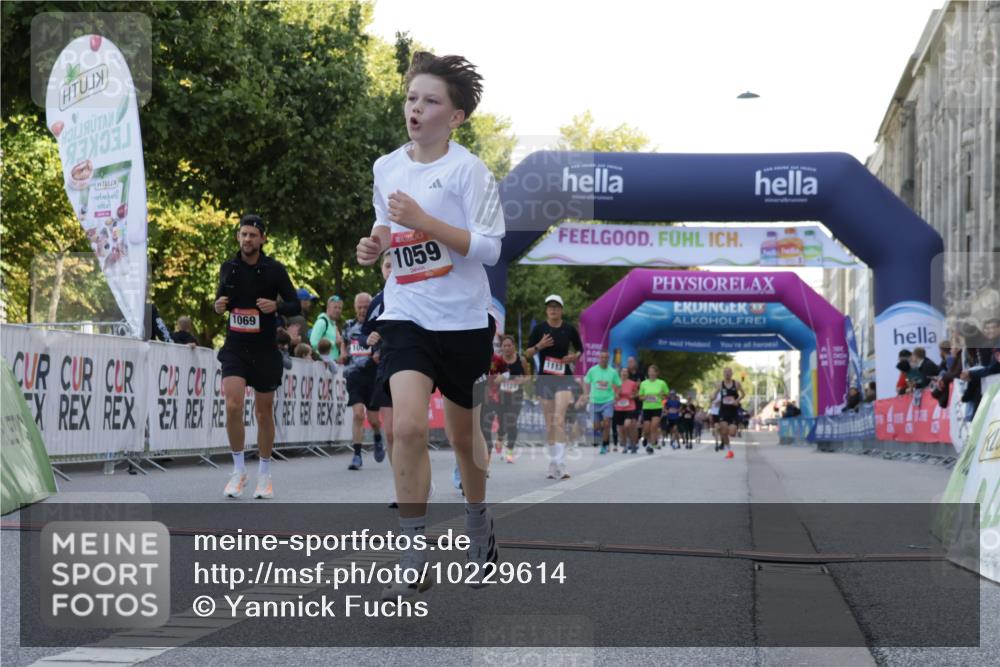 06.09.2026 - CURREX Alsterlauf Yannick Fuchs http://msf.ph/oto/10229614 06.09.2026 11:47:47 Ziel 1006, 1059, 1068, 1069, 1135, 1218, 1223, 8139 meine-sportfotos.de