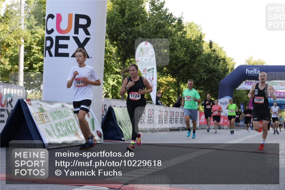 06.09.2026 - CURREX Alsterlauf Yannick Fuchs http://msf.ph/oto/10229618 06.09.2026 11:47:54 Ziel 1006, 1009, 1018, 1037, 1038, 1068, 1069, 1124, 1223, 1281, 1287, 8018 meine-sportfotos.de