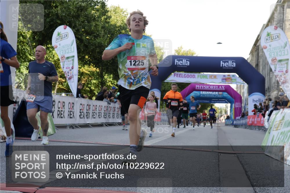 06.09.2026 - CURREX Alsterlauf Yannick Fuchs http://msf.ph/oto/10229622 06.09.2026 11:48:03 Ziel 1037, 1038, 1098, 1114, 1115, 1225, 1281, 1310, 1334, 8018 meine-sportfotos.de