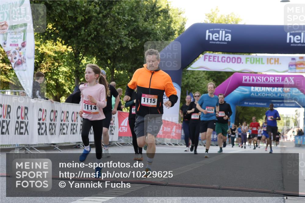 06.09.2026 - CURREX Alsterlauf Yannick Fuchs http://msf.ph/oto/10229625 06.09.2026 11:48:05 Ziel 1037, 1038, 1098, 1114, 1115, 1225, 1281, 1306, 1310, 1322, 1334, 8018, 8028 meine-sportfotos.de