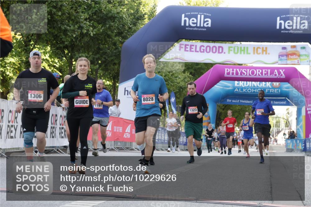 06.09.2026 - CURREX Alsterlauf Yannick Fuchs http://msf.ph/oto/10229626 06.09.2026 11:48:06 Ziel 1037, 1038, 1098, 1114, 1115, 1225, 1259, 1289, 1306, 1310, 1322, 1334, 8018, 8028 meine-sportfotos.de