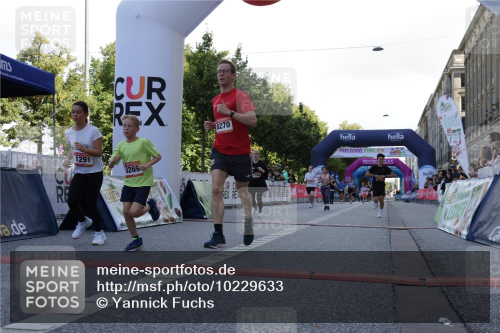 06.09.2026 - CURREX Alsterlauf Yannick Fuchs http://msf.ph/oto/10229633 06.09.2026 11:48:18 Ziel 1104, 1190, 1191, 1192, 1219, 1244, 1259, 1289, 1291, 1323, 1325, 1332, 8269, 8270, 8336 meine-sportfotos.de