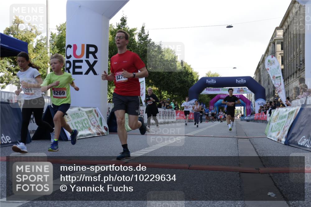 06.09.2026 - CURREX Alsterlauf Yannick Fuchs http://msf.ph/oto/10229634 06.09.2026 11:48:18 Ziel 1104, 1190, 1191, 1192, 1219, 1244, 1259, 1289, 1291, 1323, 1325, 1332, 8269, 8270, 8336 meine-sportfotos.de
