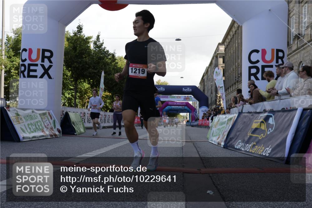06.09.2026 - CURREX Alsterlauf Yannick Fuchs http://msf.ph/oto/10229641 06.09.2026 11:48:21 Ziel 1104, 1190, 1219, 1244, 1291, 1325, 1332, 8269, 8270 meine-sportfotos.de