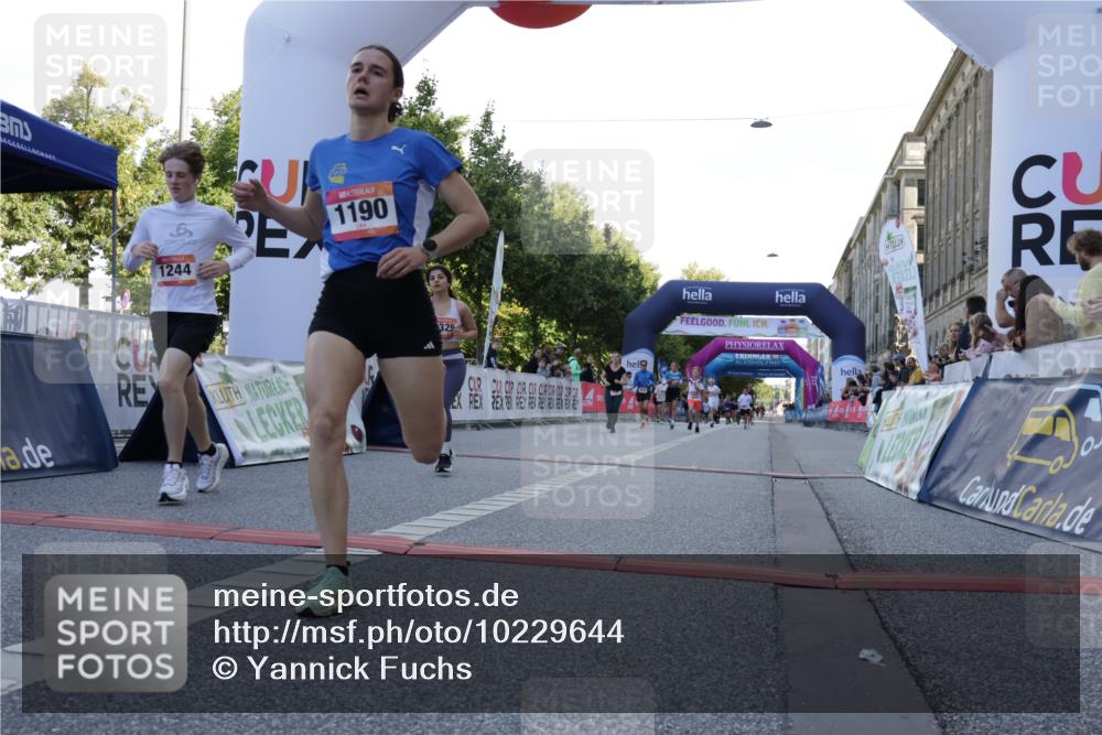 06.09.2026 - CURREX Alsterlauf Yannick Fuchs http://msf.ph/oto/10229644 06.09.2026 11:48:22 Ziel 1040, 1104, 1147, 1190, 1219, 1244, 1291, 1325, 1332, 8269, 8270 meine-sportfotos.de