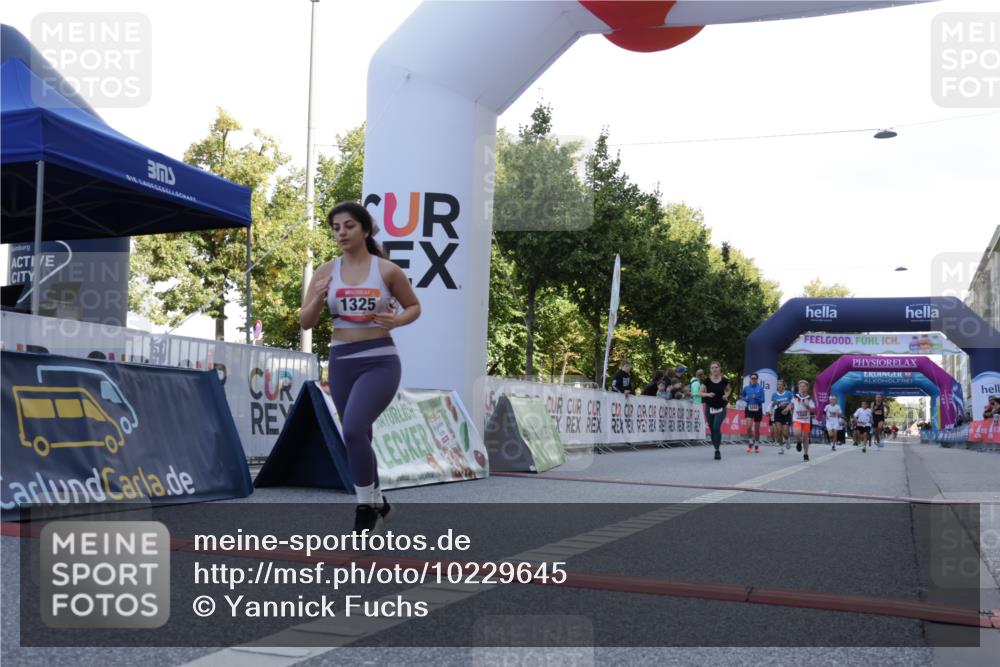 06.09.2026 - CURREX Alsterlauf Yannick Fuchs http://msf.ph/oto/10229645 06.09.2026 11:48:24 Ziel 1040, 1104, 1147, 1164, 1190, 1219, 1244, 1291, 1325, 8239, 8240, 8269, 8270 meine-sportfotos.de