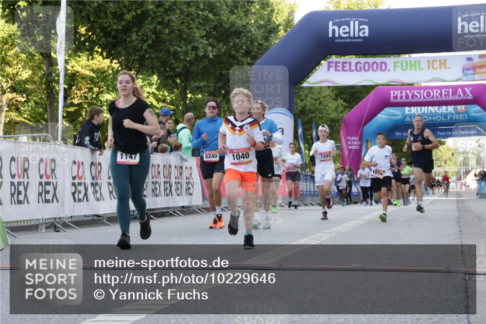 06.09.2026 - CURREX Alsterlauf Yannick Fuchs http://msf.ph/oto/10229646 06.09.2026 11:48:26 Ziel 1034, 1040, 1104, 1147, 1164, 1190, 1219, 1244, 1293, 1325, 8239, 8240 meine-sportfotos.de