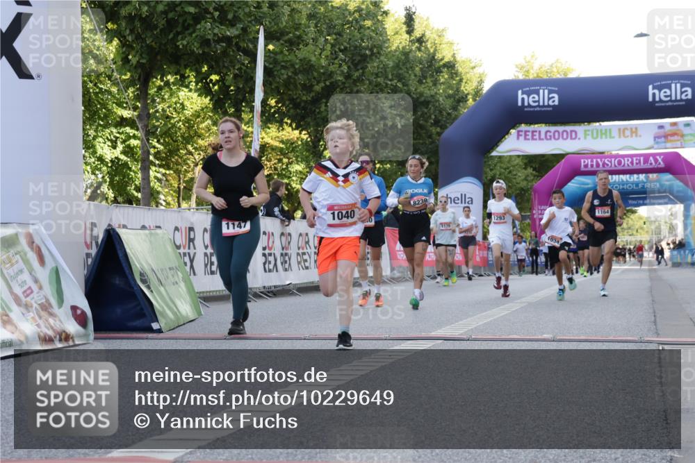 06.09.2026 - CURREX Alsterlauf Yannick Fuchs http://msf.ph/oto/10229649 06.09.2026 11:48:27 Ziel 1034, 1040, 1104, 1147, 1164, 1190, 1219, 1244, 1293, 1325, 8239, 8240 meine-sportfotos.de