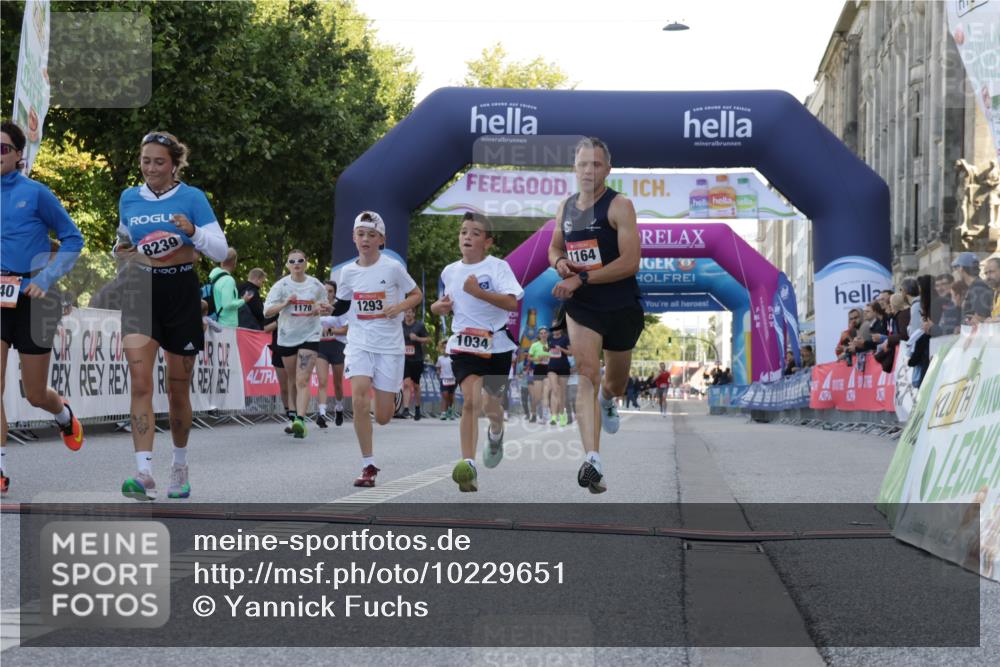 06.09.2026 - CURREX Alsterlauf Yannick Fuchs http://msf.ph/oto/10229651 06.09.2026 11:48:28 Ziel 1034, 1040, 1147, 1164, 1190, 1244, 1293, 1325, 8239, 8240 meine-sportfotos.de