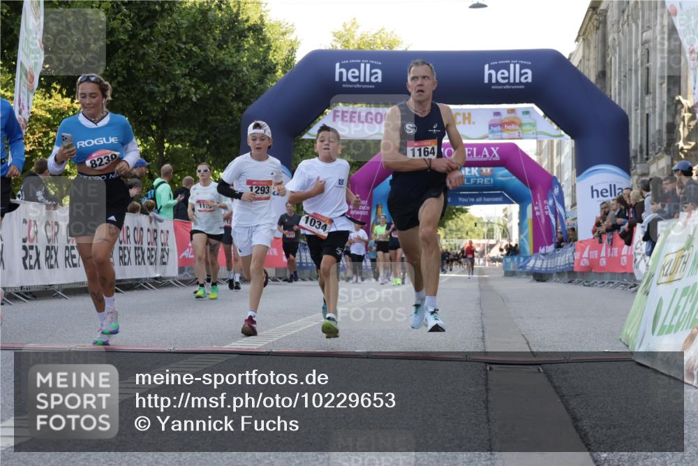 06.09.2026 - CURREX Alsterlauf Yannick Fuchs http://msf.ph/oto/10229653 06.09.2026 11:48:29 Ziel 1034, 1040, 1147, 1164, 1170, 1244, 1293, 1325, 8239, 8240 meine-sportfotos.de