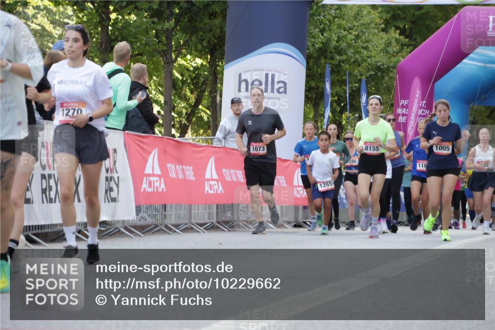 06.09.2026 - CURREX Alsterlauf Yannick Fuchs http://msf.ph/oto/10229662 06.09.2026 11:48:32 Ziel 1034, 1040, 1147, 1164, 1170, 1177, 1270, 1293, 8239, 8240 meine-sportfotos.de