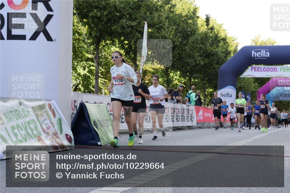 06.09.2026 - CURREX Alsterlauf Yannick Fuchs http://msf.ph/oto/10229664 06.09.2026 11:48:33 Ziel 1034, 1040, 1147, 1164, 1170, 1177, 1270, 1293, 8239, 8240 meine-sportfotos.de