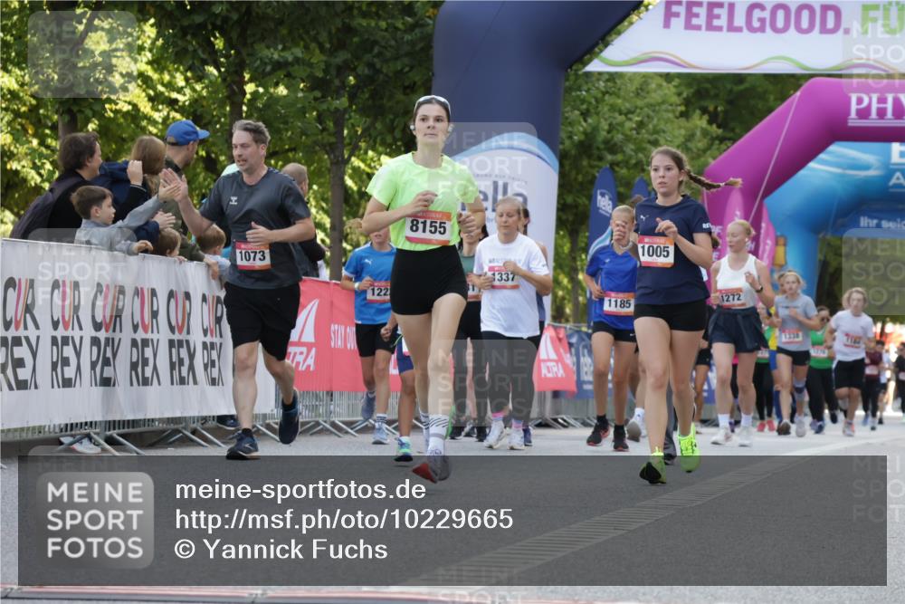 06.09.2026 - CURREX Alsterlauf Yannick Fuchs http://msf.ph/oto/10229665 06.09.2026 11:48:36 Ziel 1005, 1034, 1073, 1164, 1170, 1177, 1265, 1270, 1293, 8155, 8239, 8240 meine-sportfotos.de