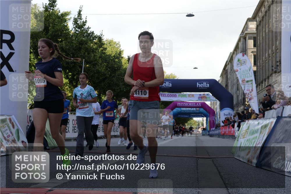 06.09.2026 - CURREX Alsterlauf Yannick Fuchs http://msf.ph/oto/10229676 06.09.2026 11:48:42 Ziel 1005, 1073, 1097, 1177, 1184, 1185, 1222, 1231, 1247, 1260, 1265, 1270, 1272, 1280, 1337, 8110, 8155 meine-sportfotos.de