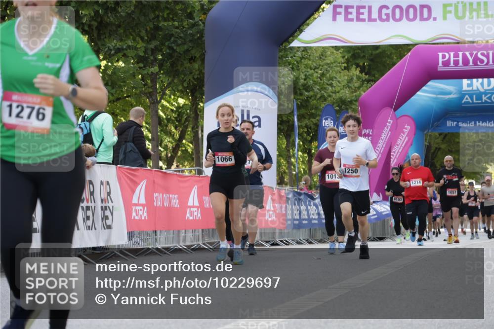 06.09.2026 - CURREX Alsterlauf Yannick Fuchs http://msf.ph/oto/10229697 06.09.2026 11:48:52 Ziel 1066, 1096, 1184, 1233, 1238, 1247, 1250, 1275, 1276, 1326, 1338, 8347 meine-sportfotos.de