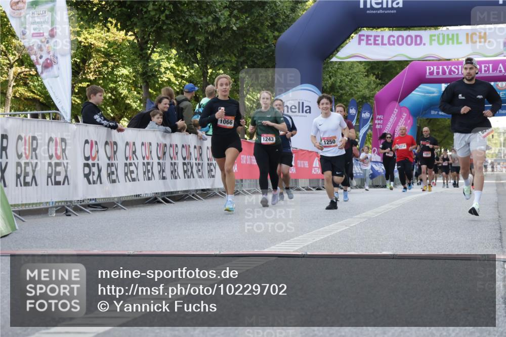 06.09.2026 - CURREX Alsterlauf Yannick Fuchs http://msf.ph/oto/10229702 06.09.2026 11:48:54 Ziel 1066, 1096, 1184, 1233, 1238, 1243, 1250, 1275, 1276, 1326, 1338, 8347 meine-sportfotos.de