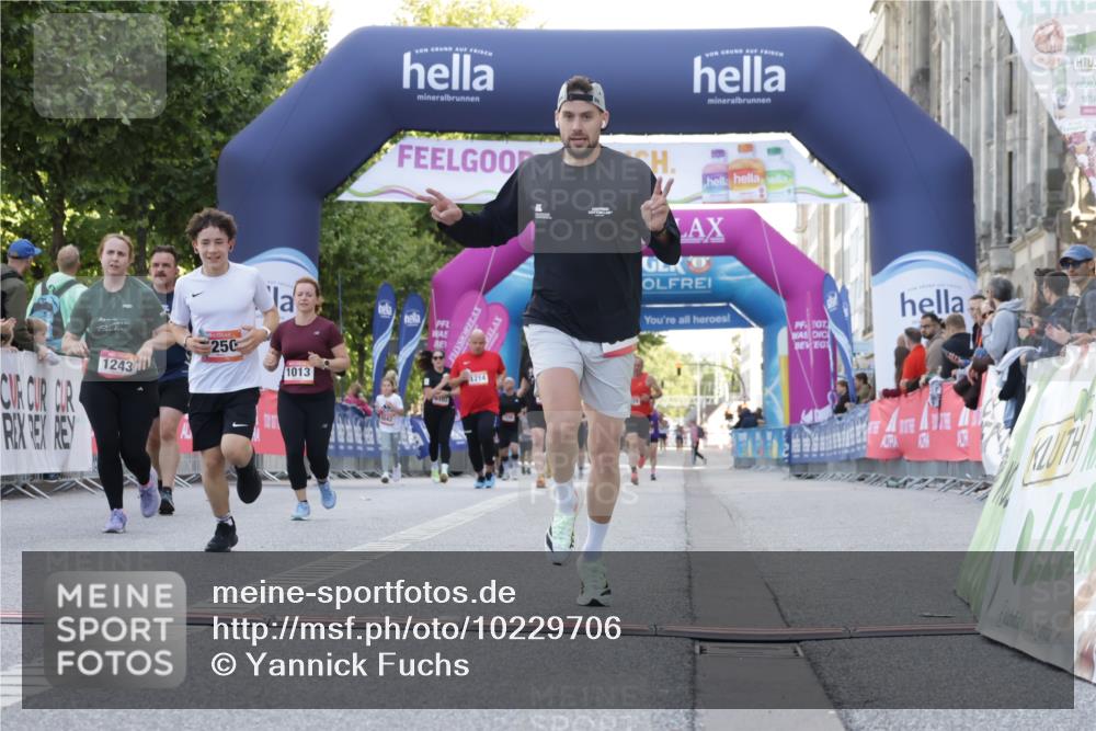 06.09.2026 - CURREX Alsterlauf Yannick Fuchs http://msf.ph/oto/10229706 06.09.2026 11:48:55 Ziel 1013, 1066, 1096, 1233, 1238, 1243, 1250, 1273, 1275, 1276, 1326, 1338, 8347 meine-sportfotos.de