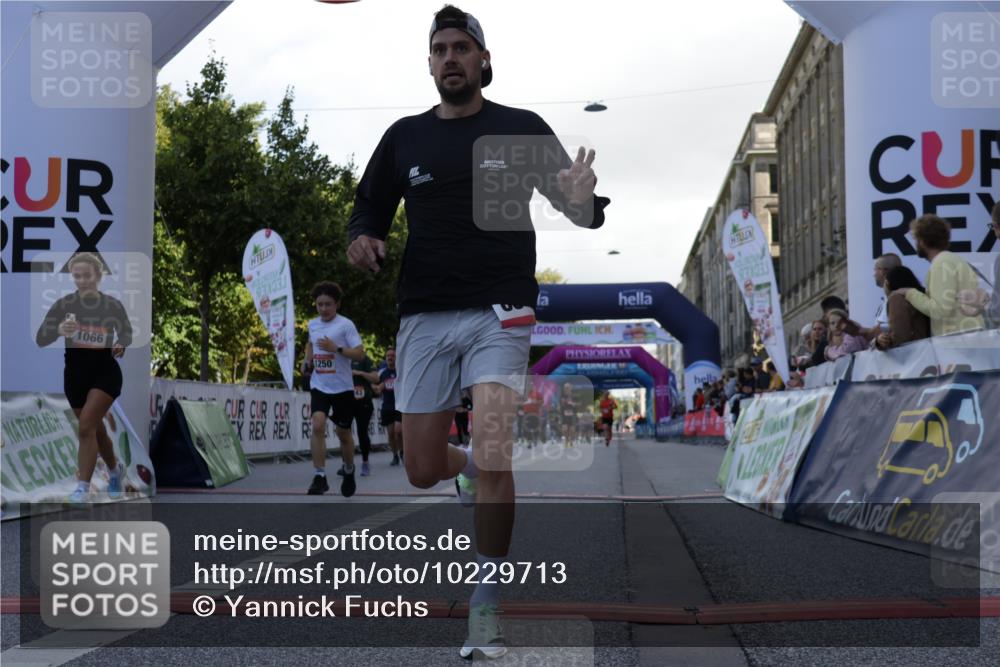 06.09.2026 - CURREX Alsterlauf Yannick Fuchs http://msf.ph/oto/10229713 06.09.2026 11:48:57 Ziel 1013, 1066, 1233, 1238, 1243, 1250, 1273, 1275, 1276, 1326, 1338, 8347 meine-sportfotos.de