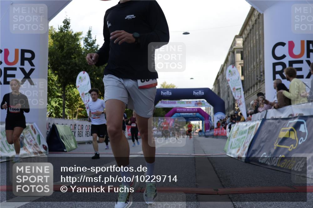 06.09.2026 - CURREX Alsterlauf Yannick Fuchs http://msf.ph/oto/10229714 06.09.2026 11:48:57 Ziel 1013, 1066, 1233, 1238, 1243, 1250, 1273, 1275, 1276, 1326, 1338, 8347 meine-sportfotos.de