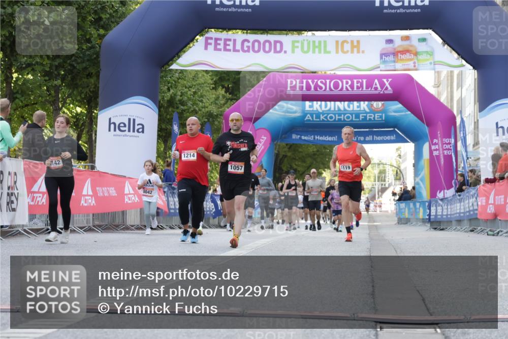 06.09.2026 - CURREX Alsterlauf Yannick Fuchs http://msf.ph/oto/10229715 06.09.2026 11:48:59 Ziel 1013, 1057, 1066, 1119, 1243, 1250, 1273, 1275, 1276, 1326, 8347 meine-sportfotos.de