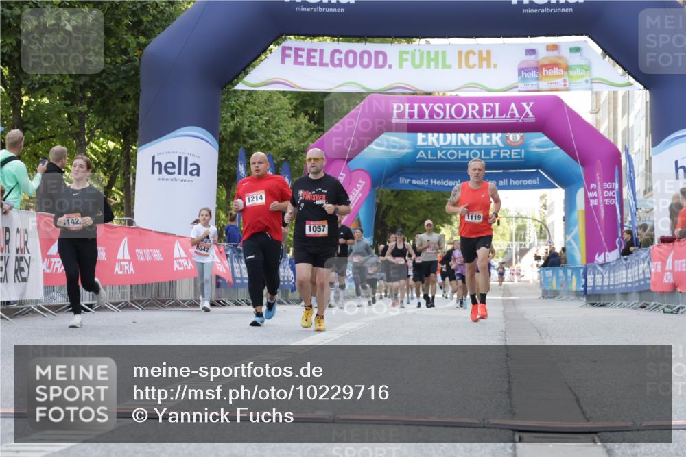 06.09.2026 - CURREX Alsterlauf Yannick Fuchs http://msf.ph/oto/10229716 06.09.2026 11:48:59 Ziel 1013, 1057, 1066, 1119, 1243, 1250, 1273, 1275, 1276, 1326, 8347 meine-sportfotos.de