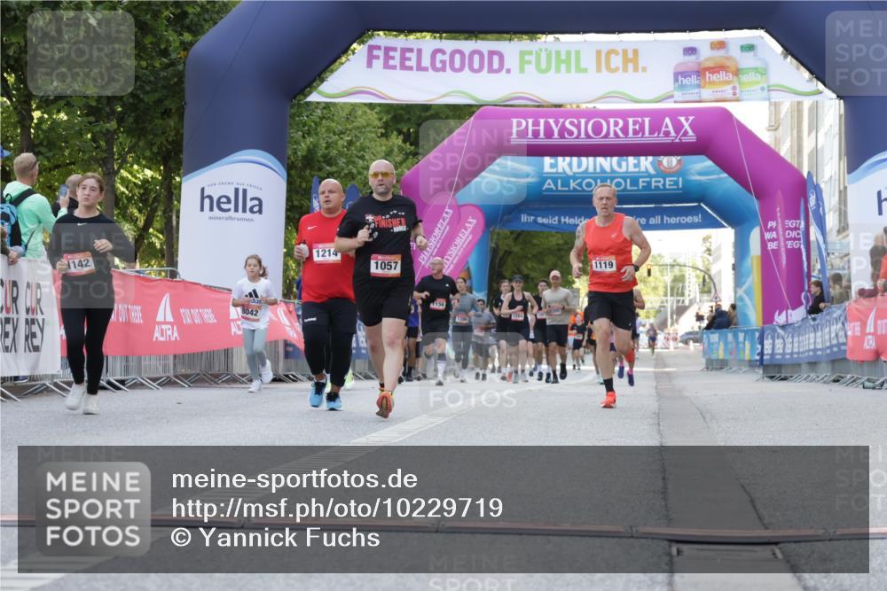 06.09.2026 - CURREX Alsterlauf Yannick Fuchs http://msf.ph/oto/10229719 06.09.2026 11:49:00 Ziel 1013, 1057, 1066, 1119, 1142, 1243, 1250, 1273, 8347 meine-sportfotos.de