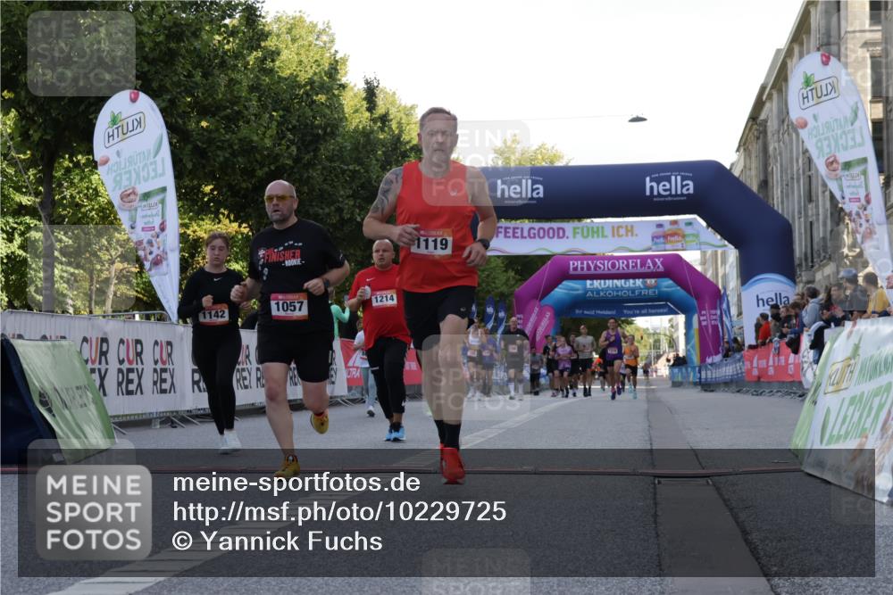 06.09.2026 - CURREX Alsterlauf Yannick Fuchs http://msf.ph/oto/10229725 06.09.2026 11:49:04 Ziel 1013, 1057, 1066, 1119, 1142, 1214, 1243, 1250, 1273, 8042, 8103 meine-sportfotos.de