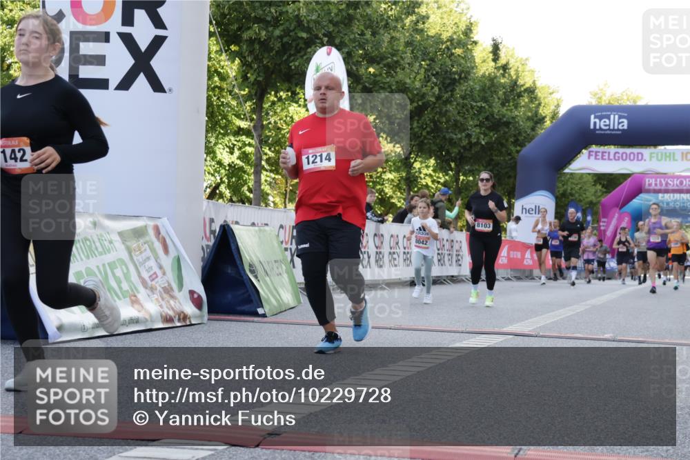 06.09.2026 - CURREX Alsterlauf Yannick Fuchs http://msf.ph/oto/10229728 06.09.2026 11:49:06 Ziel 1013, 1057, 1119, 1142, 1214, 1243, 1273, 1295, 1318, 8042, 8103 meine-sportfotos.de