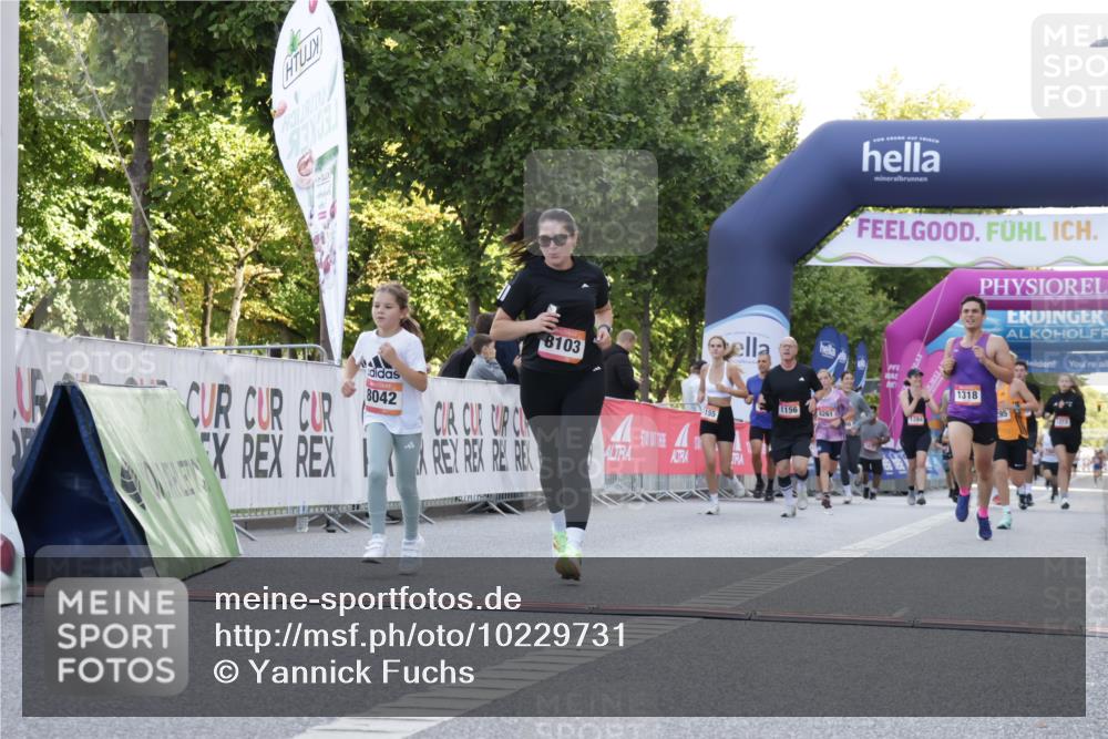 06.09.2026 - CURREX Alsterlauf Yannick Fuchs http://msf.ph/oto/10229731 06.09.2026 11:49:07 Ziel 1013, 1057, 1119, 1142, 1214, 1273, 1295, 1318, 8042, 8103 meine-sportfotos.de