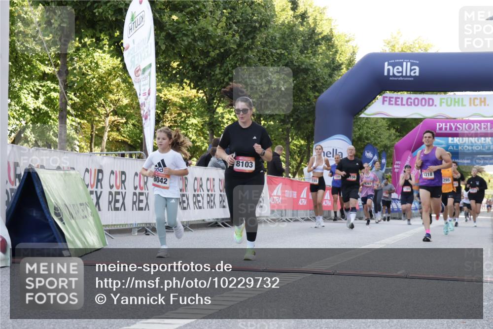 06.09.2026 - CURREX Alsterlauf Yannick Fuchs http://msf.ph/oto/10229732 06.09.2026 11:49:08 Ziel 1057, 1119, 1142, 1214, 1295, 1318, 8042, 8103, 8261 meine-sportfotos.de
