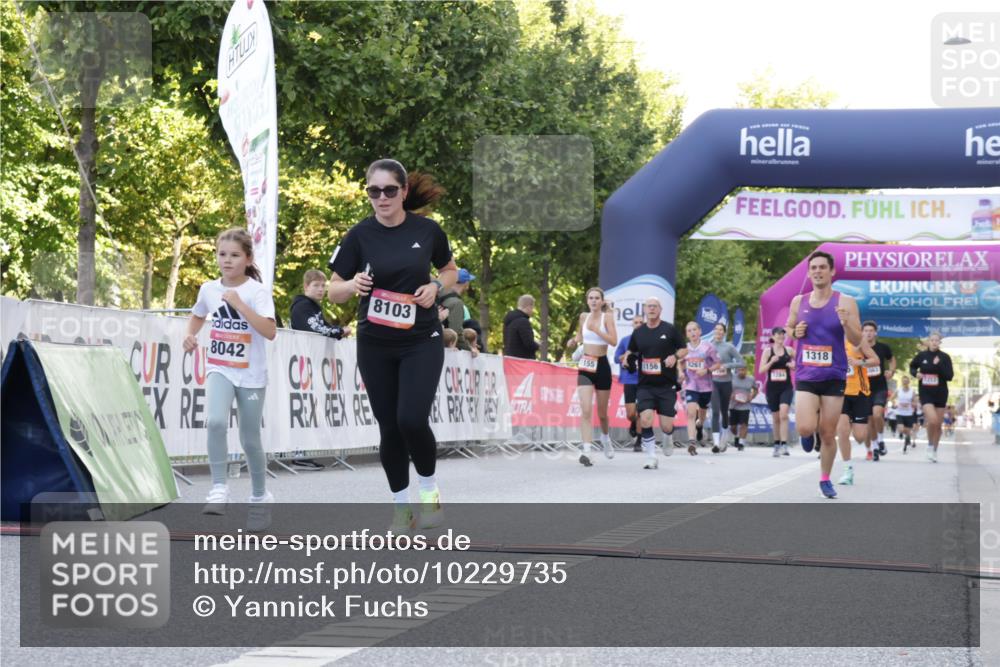 06.09.2026 - CURREX Alsterlauf Yannick Fuchs http://msf.ph/oto/10229735 06.09.2026 11:49:08 Ziel 1057, 1119, 1142, 1214, 1295, 1318, 8042, 8103, 8261 meine-sportfotos.de