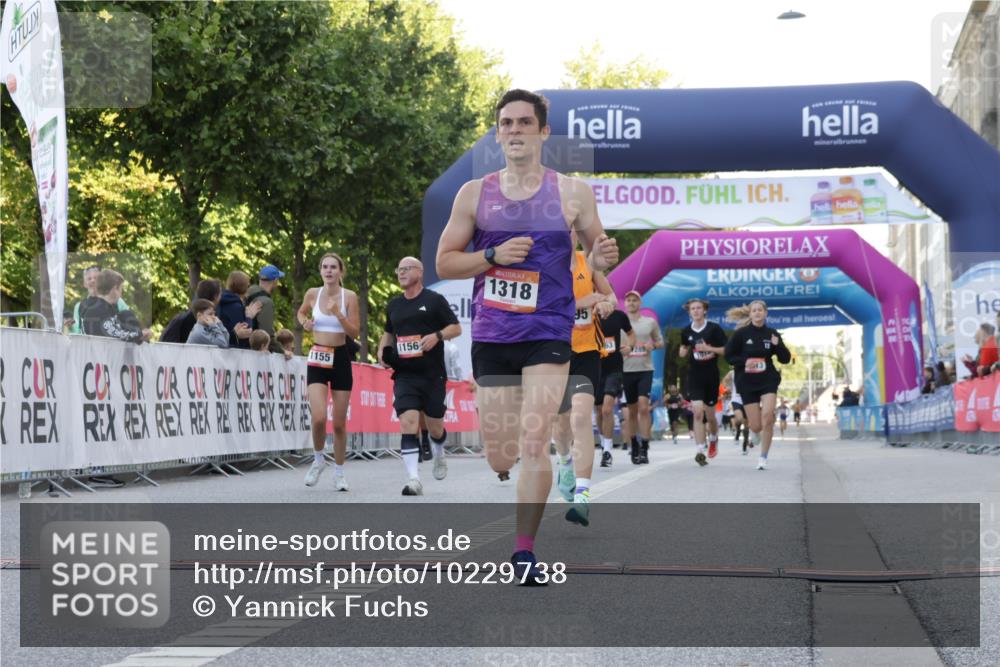 06.09.2026 - CURREX Alsterlauf Yannick Fuchs http://msf.ph/oto/10229738 06.09.2026 11:49:10 Ziel 1057, 1063, 1119, 1142, 1155, 1156, 1214, 1295, 1318, 8042, 8103, 8261 meine-sportfotos.de