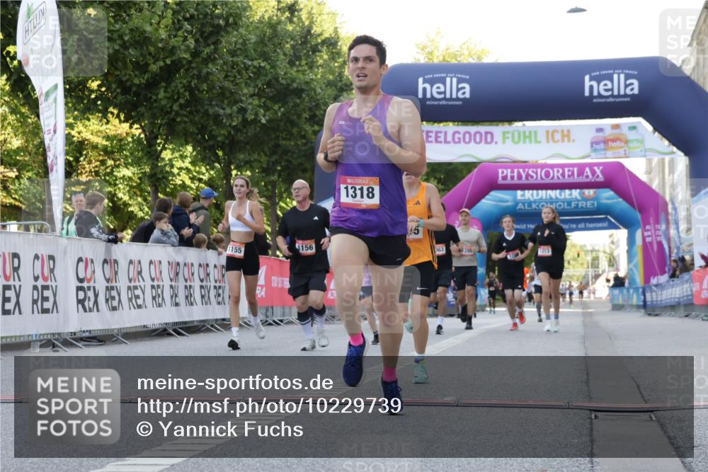 06.09.2026 - CURREX Alsterlauf Yannick Fuchs http://msf.ph/oto/10229739 06.09.2026 11:49:10 Ziel 1057, 1063, 1119, 1142, 1155, 1156, 1214, 1295, 1318, 8042, 8103, 8261 meine-sportfotos.de