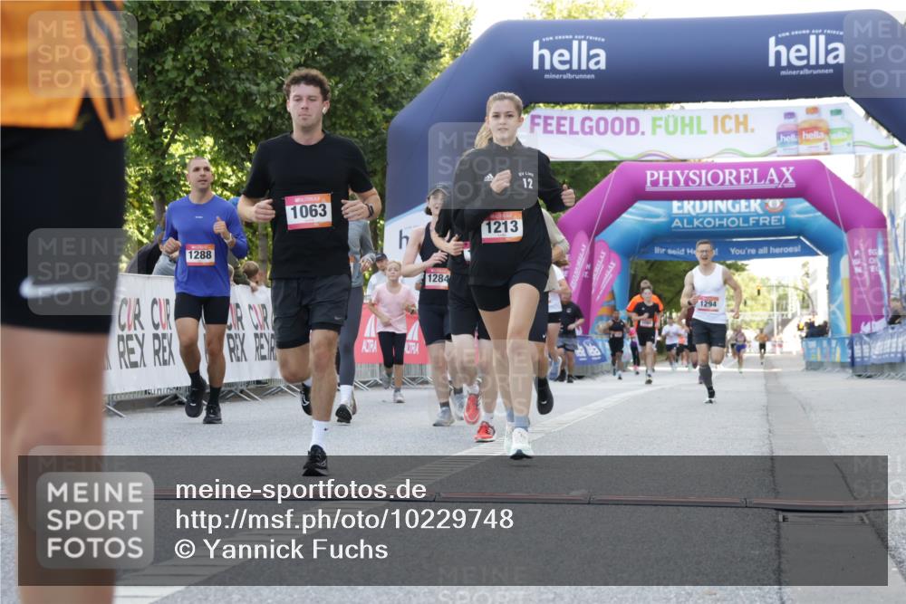 06.09.2026 - CURREX Alsterlauf Yannick Fuchs http://msf.ph/oto/10229748 06.09.2026 11:49:14 Ziel 1063, 1078, 1155, 1156, 1213, 1284, 1285, 1286, 1288, 1294, 1295, 1318, 8042, 8103, 8261 meine-sportfotos.de