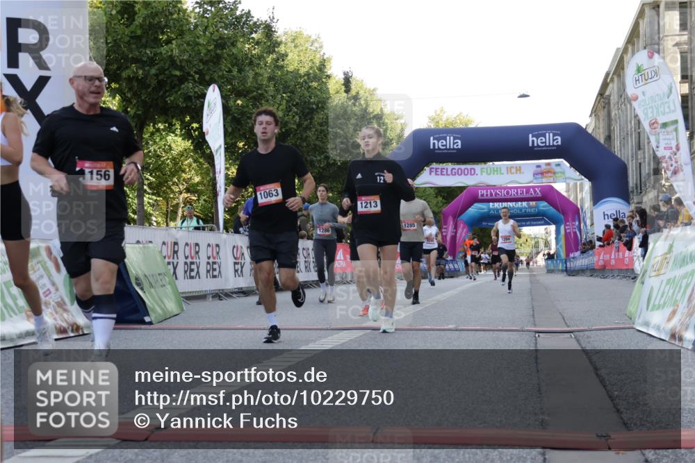 06.09.2026 - CURREX Alsterlauf Yannick Fuchs http://msf.ph/oto/10229750 06.09.2026 11:49:15 Ziel 1063, 1078, 1155, 1156, 1213, 1284, 1285, 1286, 1288, 1294, 1295, 1318, 8042, 8103, 8261 meine-sportfotos.de