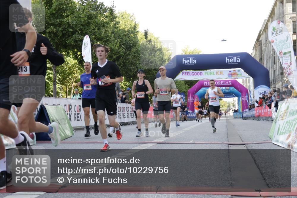 06.09.2026 - CURREX Alsterlauf Yannick Fuchs http://msf.ph/oto/10229756 06.09.2026 11:49:17 Ziel 1063, 1072, 1078, 1155, 1156, 1172, 1213, 1284, 1285, 1286, 1288, 1294, 1295, 1318, 8245, 8261 meine-sportfotos.de