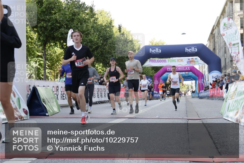 06.09.2026 - CURREX Alsterlauf Yannick Fuchs http://msf.ph/oto/10229757 06.09.2026 11:49:17 Ziel 1063, 1072, 1078, 1155, 1156, 1172, 1213, 1284, 1285, 1286, 1288, 1294, 1295, 1318, 8245, 8261 meine-sportfotos.de