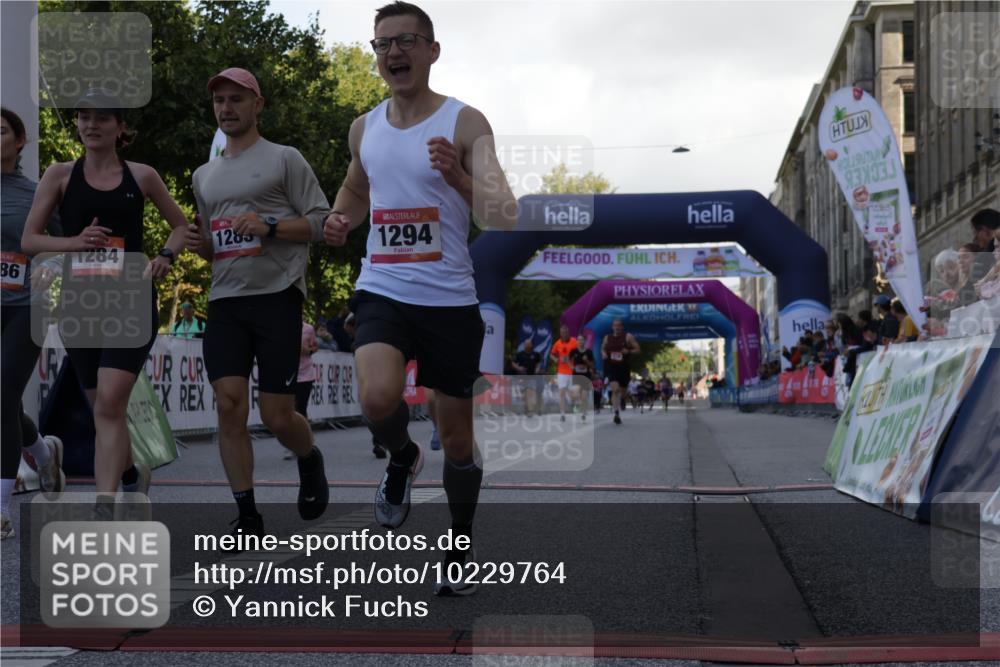 06.09.2026 - CURREX Alsterlauf Yannick Fuchs http://msf.ph/oto/10229764 06.09.2026 11:49:19 Ziel 1063, 1072, 1078, 1155, 1156, 1172, 1213, 1216, 1284, 1285, 1286, 1288, 1294, 8245, 8261 meine-sportfotos.de