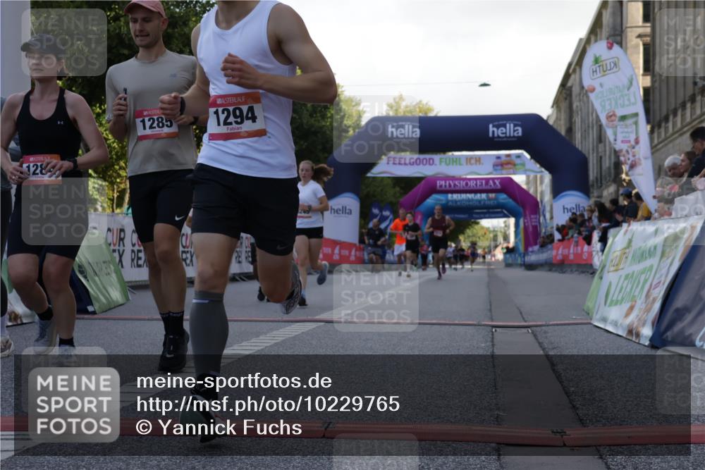 06.09.2026 - CURREX Alsterlauf Yannick Fuchs http://msf.ph/oto/10229765 06.09.2026 11:49:19 Ziel 1063, 1072, 1078, 1155, 1156, 1172, 1213, 1216, 1284, 1285, 1286, 1288, 1294, 8245, 8261 meine-sportfotos.de
