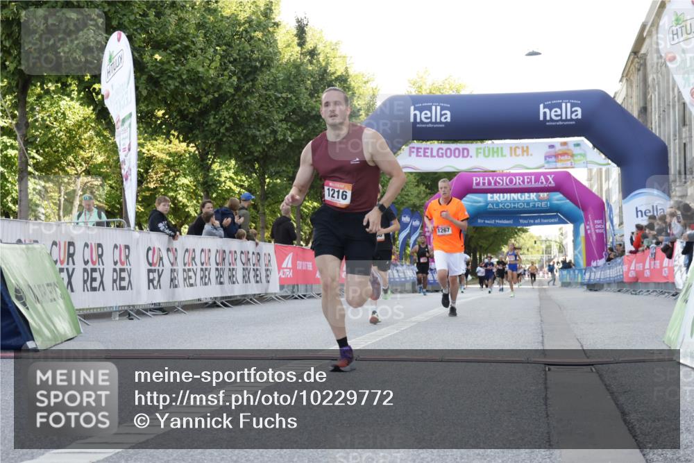 06.09.2026 - CURREX Alsterlauf Yannick Fuchs http://msf.ph/oto/10229772 06.09.2026 11:49:23 Ziel 1060, 1072, 1078, 1172, 1213, 1216, 1267, 1284, 1285, 1286, 1288, 1294, 8245 meine-sportfotos.de