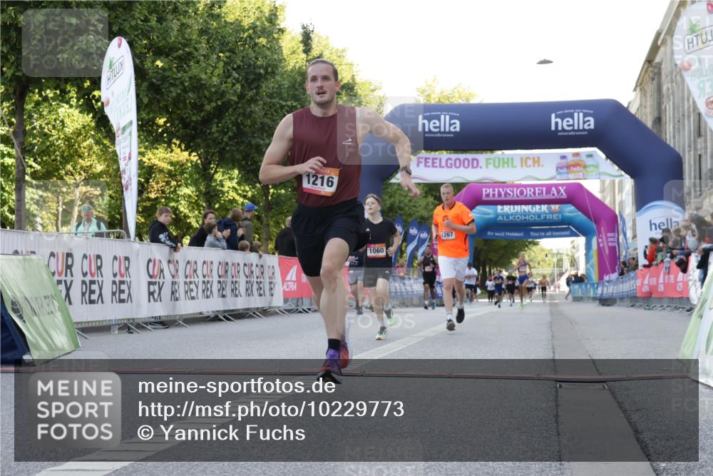 06.09.2026 - CURREX Alsterlauf Yannick Fuchs http://msf.ph/oto/10229773 06.09.2026 11:49:23 Ziel 1060, 1072, 1078, 1172, 1213, 1216, 1267, 1284, 1285, 1286, 1288, 1294, 8245 meine-sportfotos.de