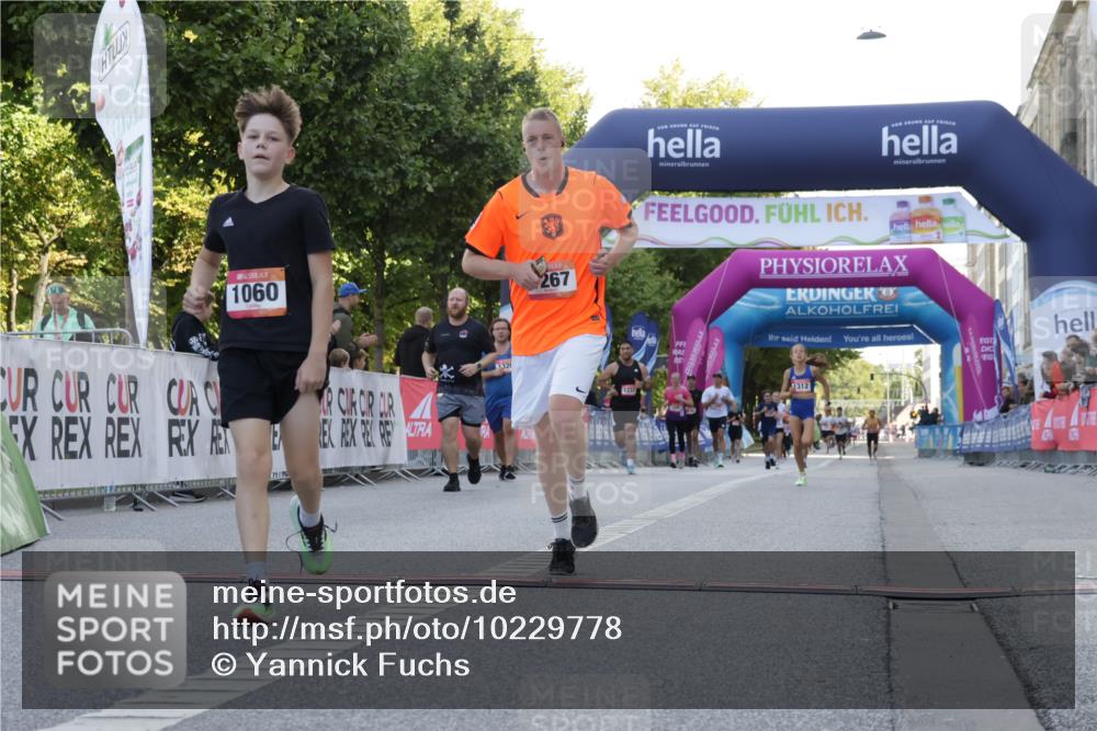 06.09.2026 - CURREX Alsterlauf Yannick Fuchs http://msf.ph/oto/10229778 06.09.2026 11:49:25 Ziel 1060, 1072, 1172, 1216, 1267, 1284, 1285, 1286, 1288, 1294, 1312, 8245 meine-sportfotos.de